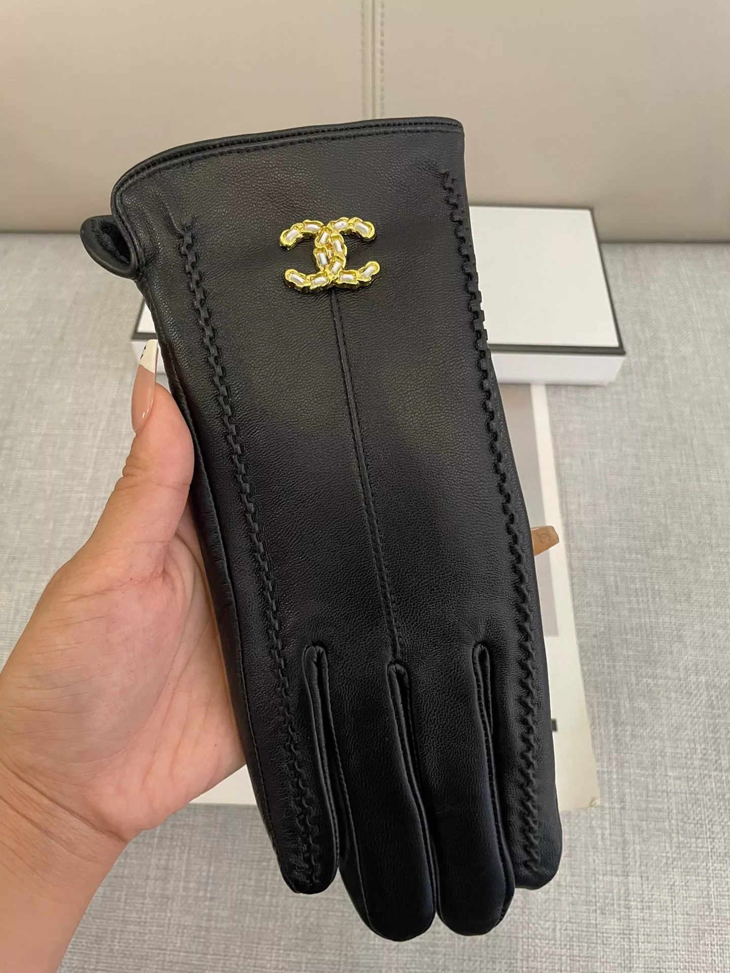 WellDesigned 1858 Chanel Gloves For Women - Image 3