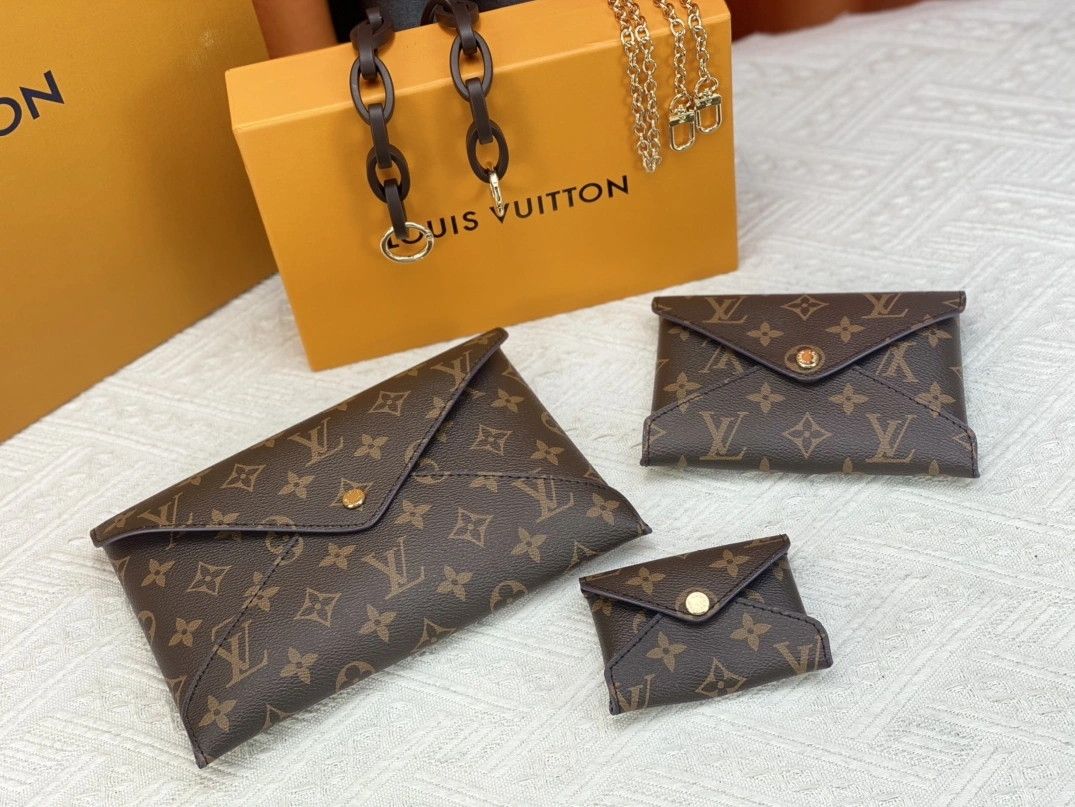 WellDesigned 3642 Louis Vuitton AAA Quality Wallets For Women - Image 3