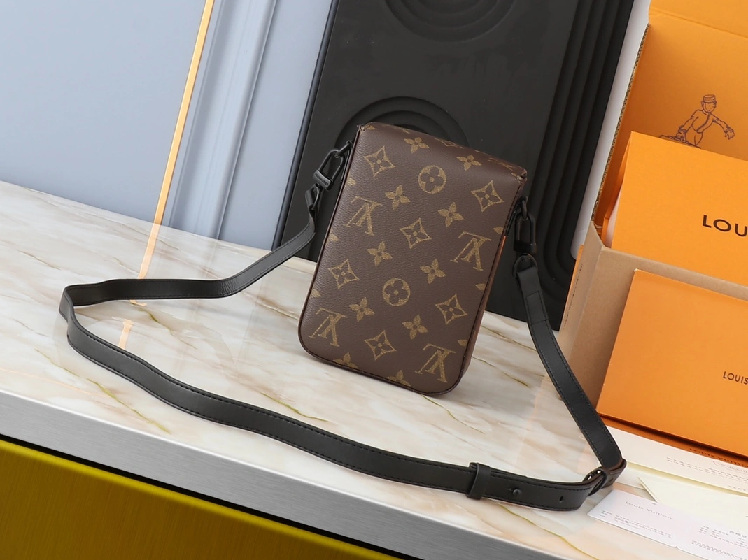 WellDesigned 4986 Louis Vuitton AAA Quality Messenger Bags For Unisex