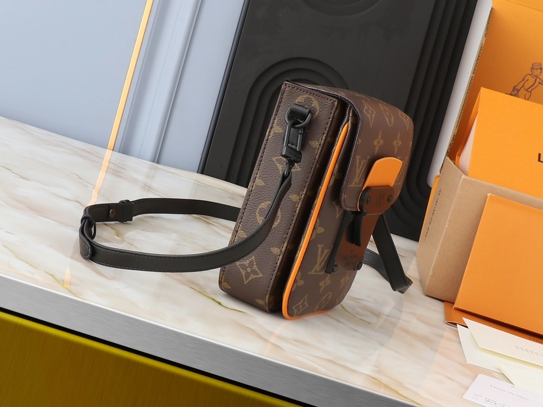 WellDesigned 4986 Louis Vuitton AAA Quality Messenger Bags For Unisex - Image 4