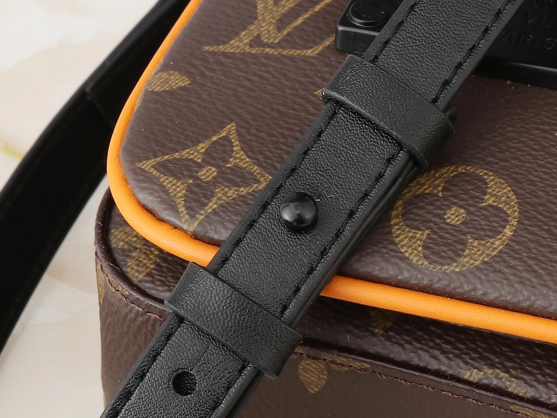 WellDesigned 4986 Louis Vuitton AAA Quality Messenger Bags For Unisex - Image 7