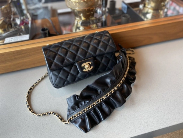 Fashionable CHANEL FLAP BAG 679 - Image 4