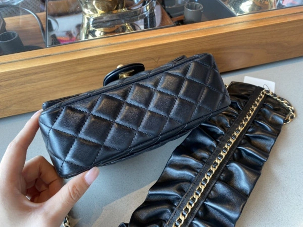 Fashionable CHANEL FLAP BAG 679 - Image 6