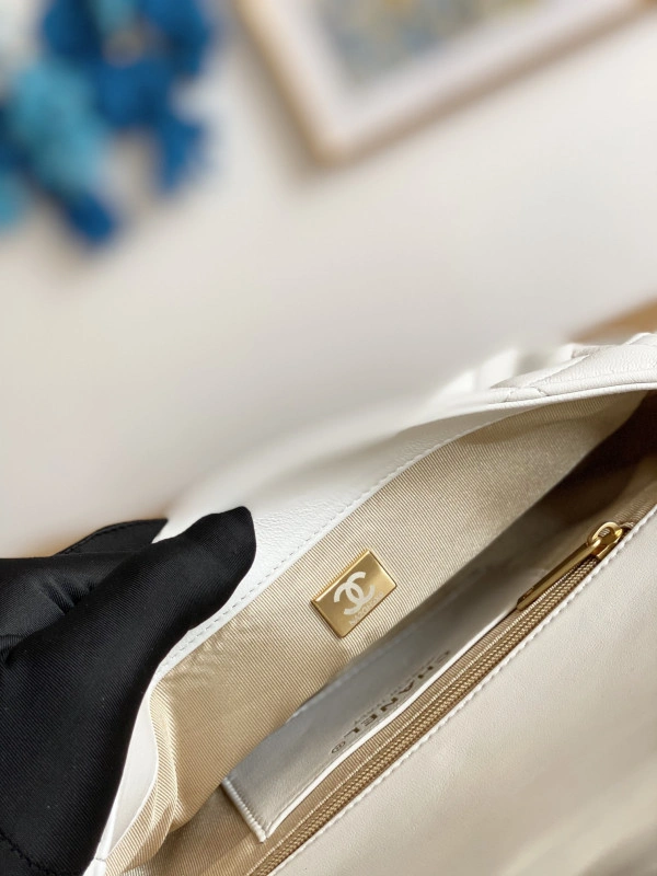 CHANEL SMALL FLAP BAG Comfortable 495 - Image 9