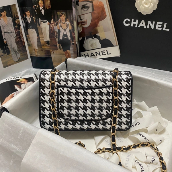 Trendy CHANEL FLAP BAG 484 - Image 3