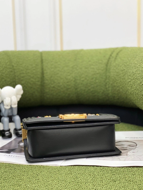 WellDesigned CHANEL BOY BAG 20CM 178 - Image 7