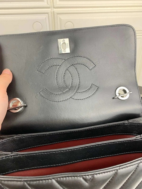 Fashionable CHANEL TRENDY BAG 1088 - Image 3