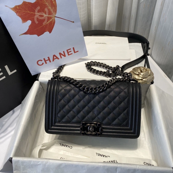 WellDesigned CHANEL BOY BAG 221 - Image 7