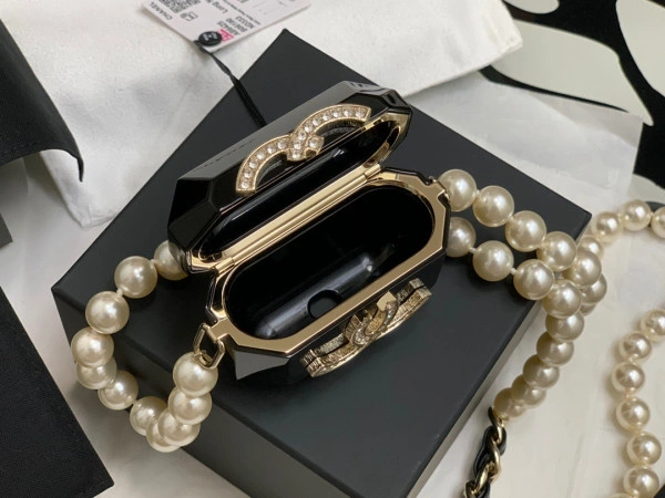 UrbanStyle CHANEL AIRPODS CASE PRO NECKLACE 1709 - Image 10