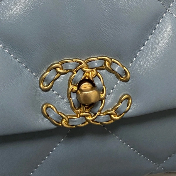 CHANEL 19 FLAP BAG StreetReady 73 - Image 7