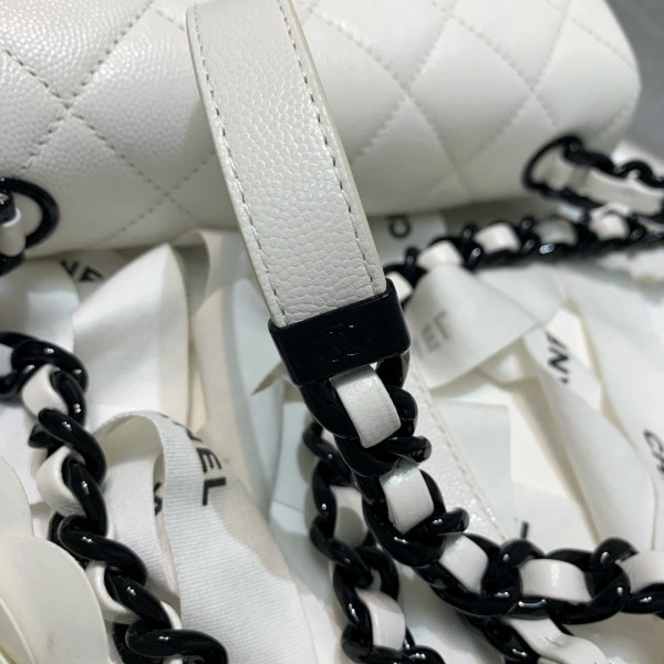 WellDesigned CHANEL SMALL FLAP BAG 659 - Image 4