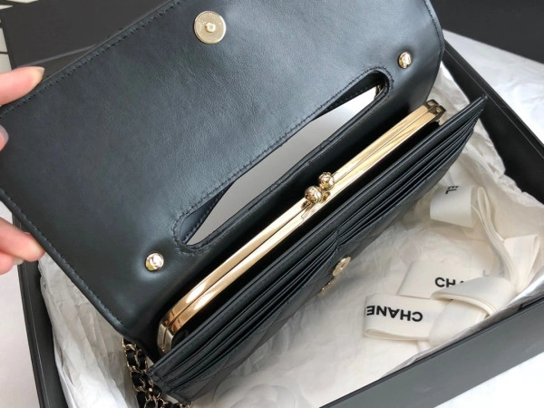 Trendy CHANEL FLAP PHONE HOLDER WITH CHAIN 1308 - Image 6