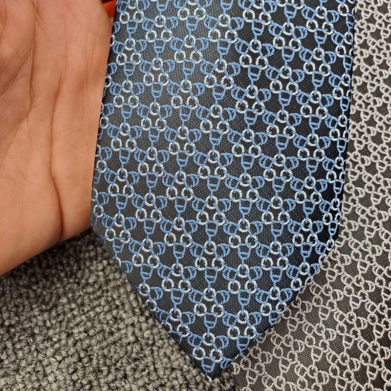 Hermes Etrier Au Carre Ties - Image 7