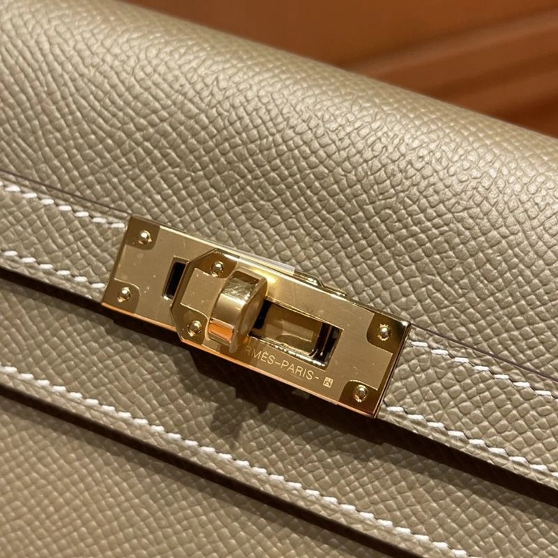 Hermes Kelly Wallet Epsom Leather Gold Hardware In Khaki - Image 4
