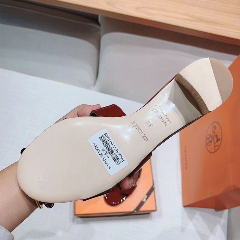 Hermes Oasis Slides Women Patent Leather In Red - Image 4