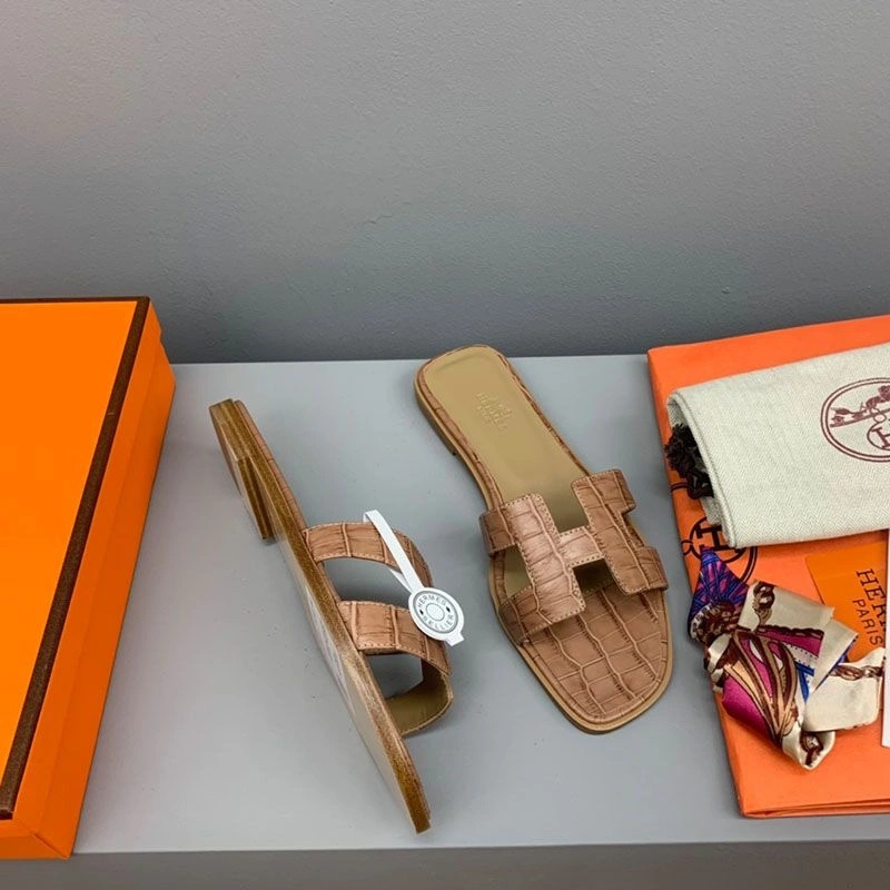 Hermes Oran Slides Women Crocodile Leather In Camel - Image 4