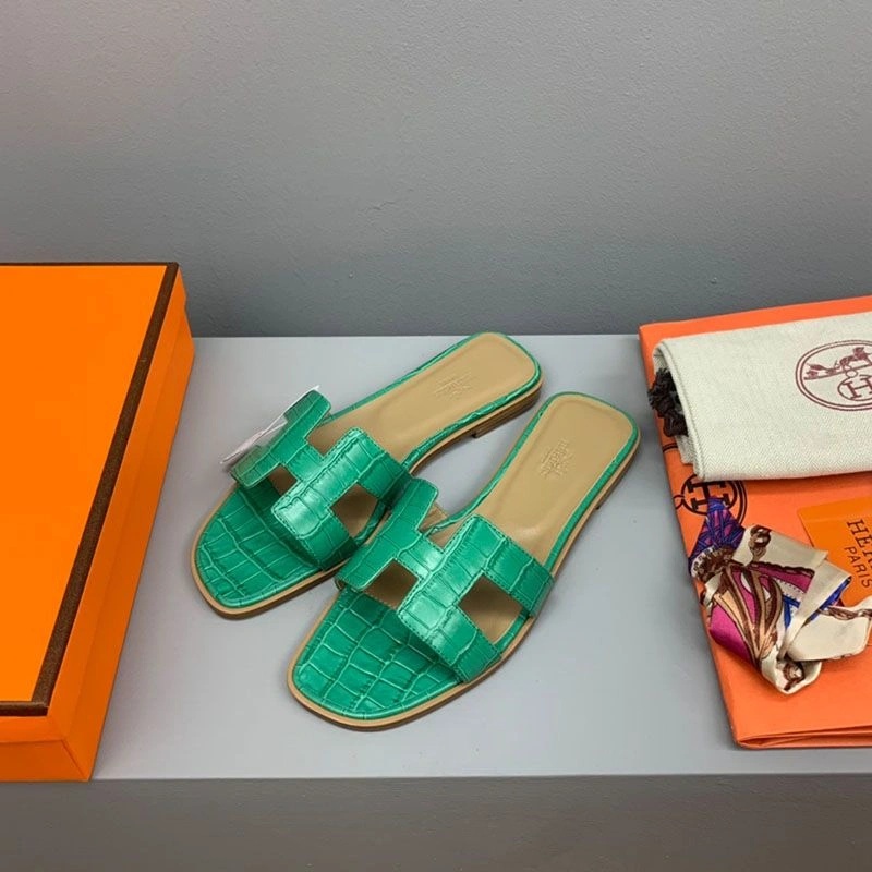 Hermes Oran Slides Women Crocodile Leather In Olive - Image 3