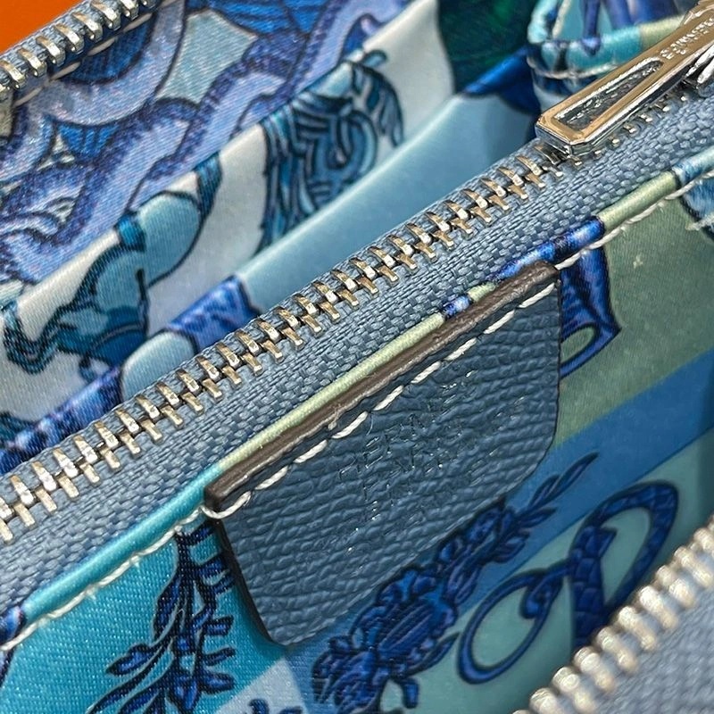 Hermes Silk'In Compact Wallet Epsom Leather In Sky Blue - Image 4