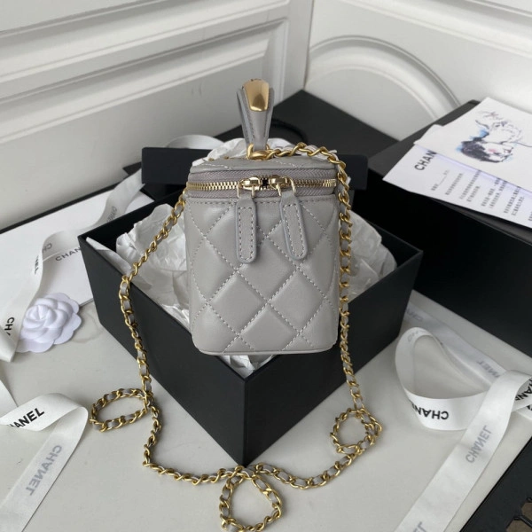 CHANEL VANITY WITH CHAIN ModernLook 1216 - Image 6