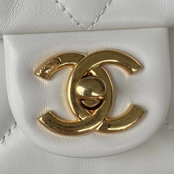 SmartChoice CHANEL SMALL FLAP BAG 422 - Image 4