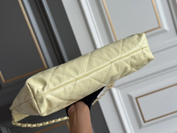 HighQuality CHANEL 22 HANDBAG 1549 - Image 6