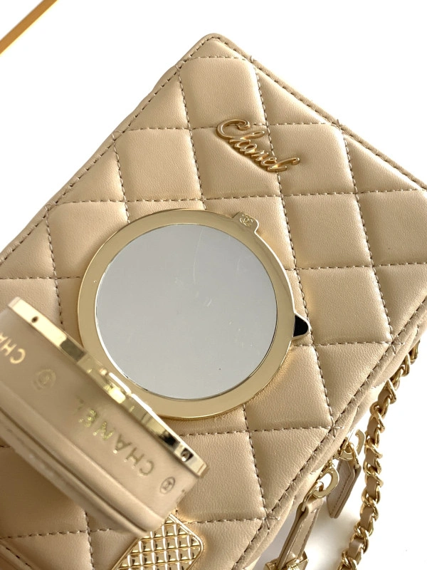 SportInspired CHANEL Vintage Camera Bag-18CM 1409 - Image 8