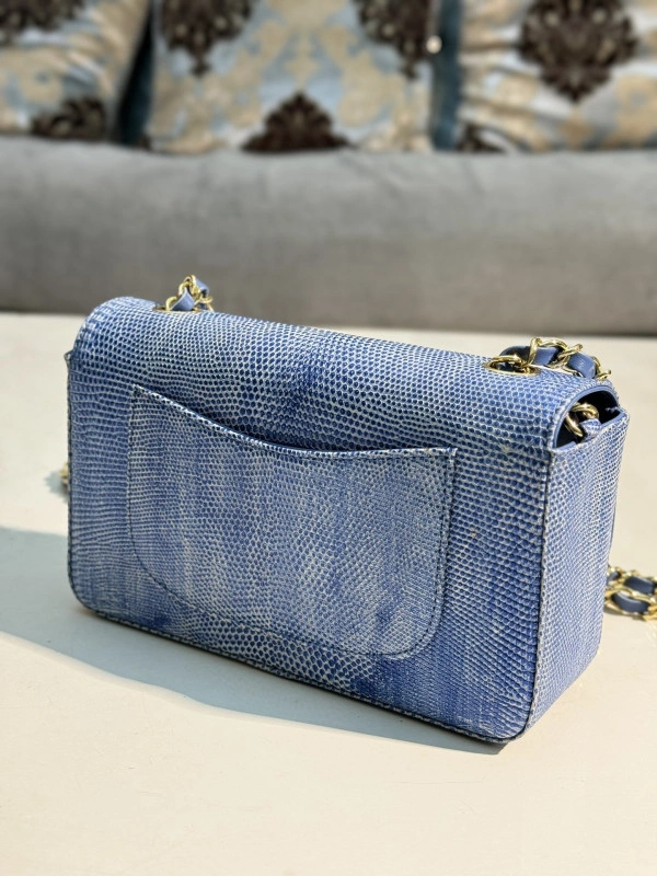 WellDesigned CHANEL FLAP BAG 20CM 329 - Image 5