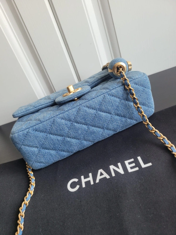 CHANEL FLAP BAG 20CM SportInspired 303 - Image 4